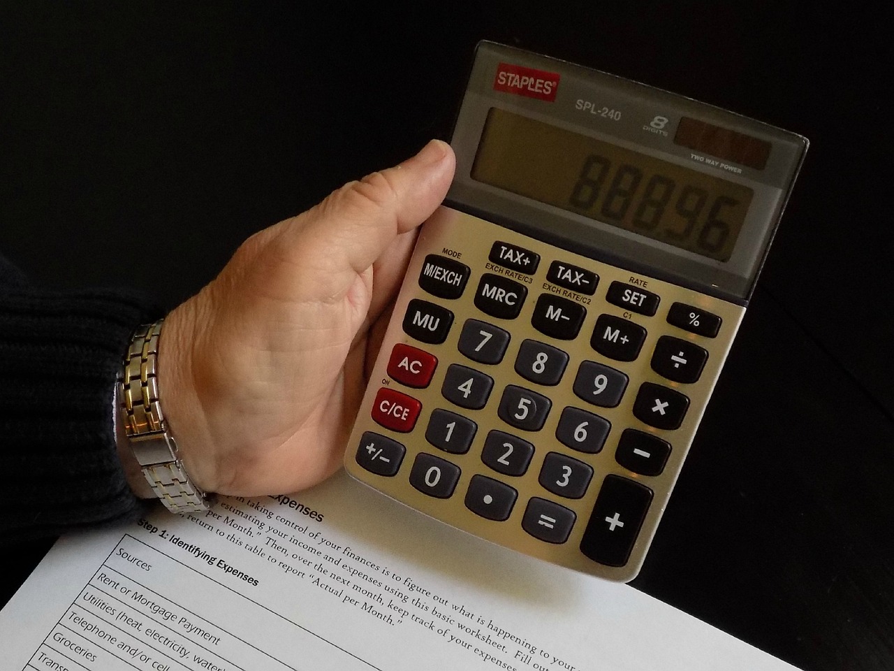 查一查，erp财务系统多少钱适合中小企业使用？